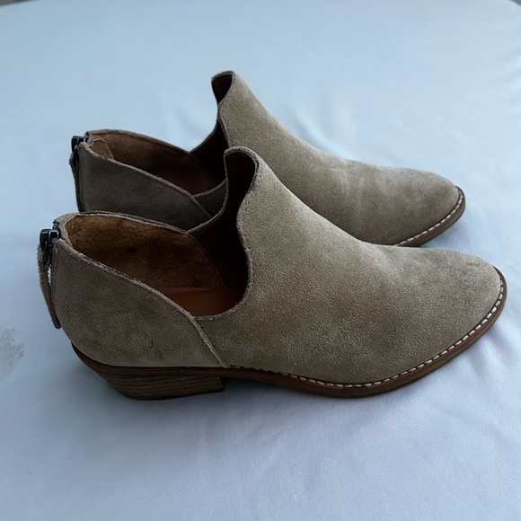 Lucky Brand Suede Tan Ankle Boot Sz 6 1/2 - Picture 4 of 9
